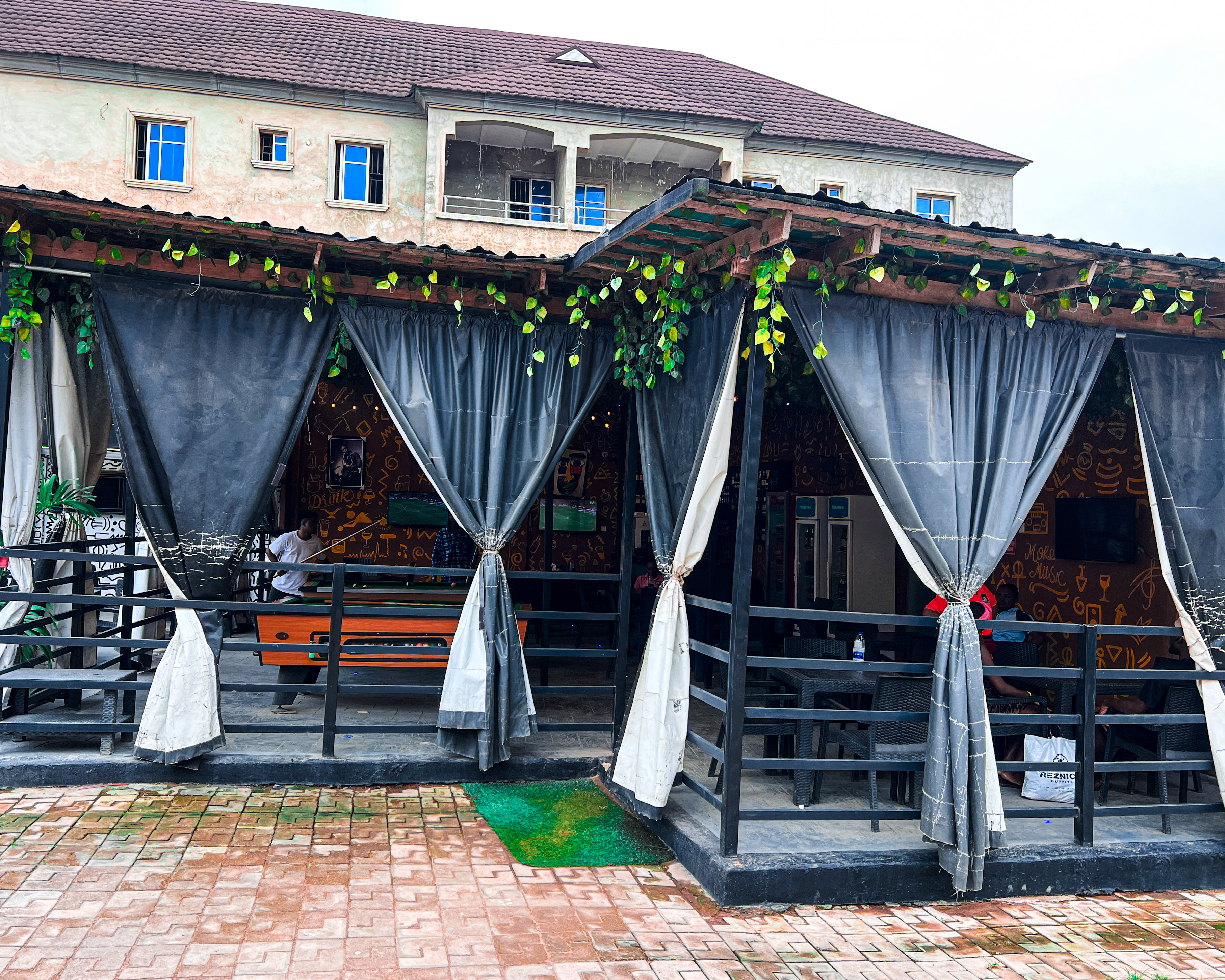 Games, Reception, lounges, and shared spaces